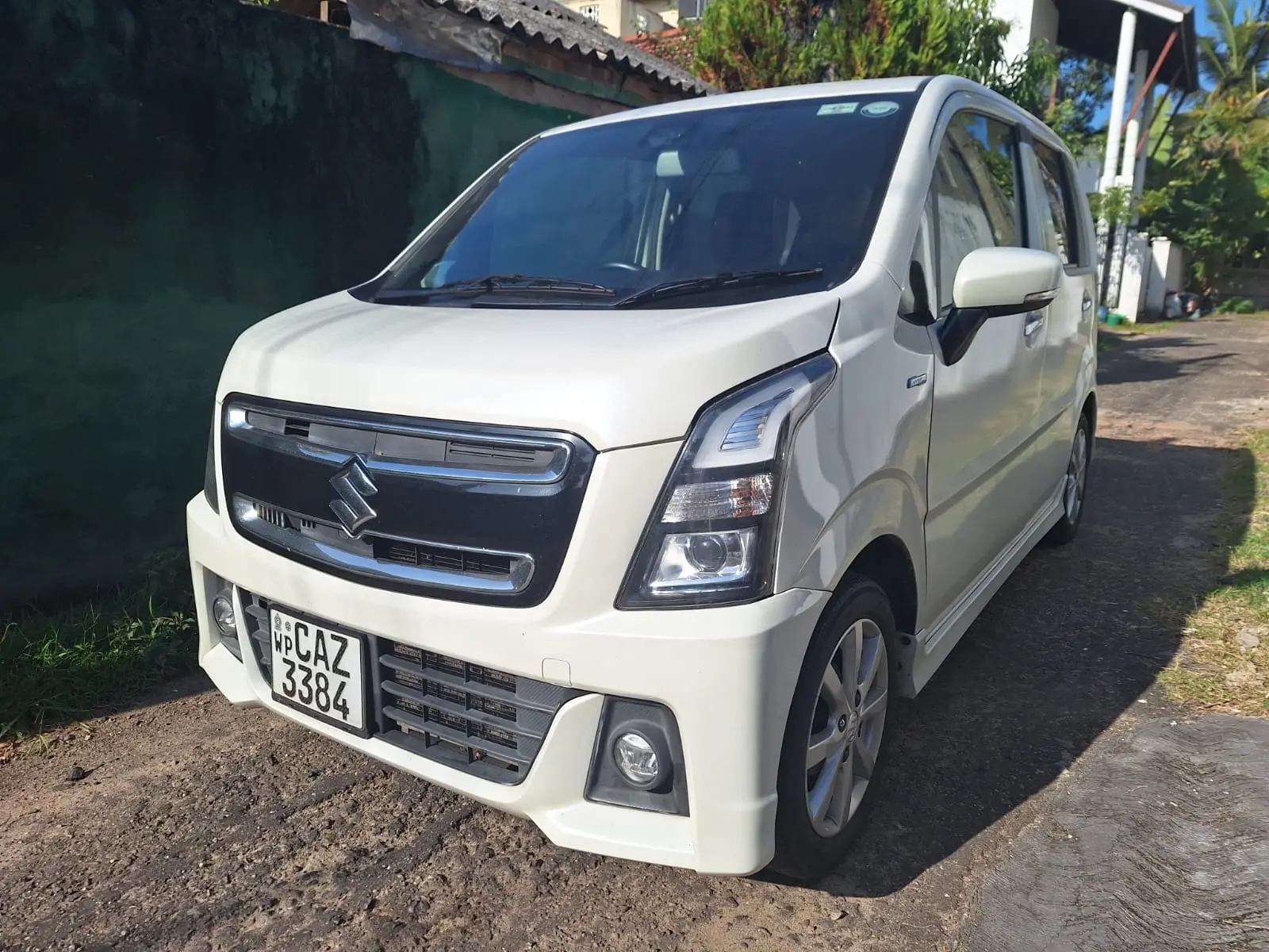 Witte Suzuki Wagon R te huur in Sri Lanka